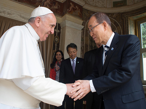 Papst Franziskus und UNO-Generalsekretär Ban Ki Moon im Vatikan