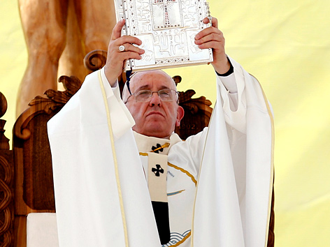 Papst Franziskus zelebriert eine Messe in Sarajavo