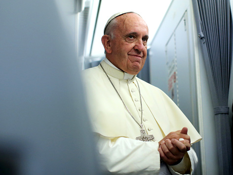 Papst Franziskus beim Rückflug von Paraguay