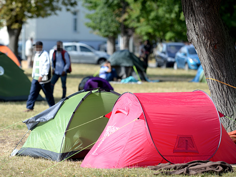 Zelte im Flüchtlingslager Traiskirchen