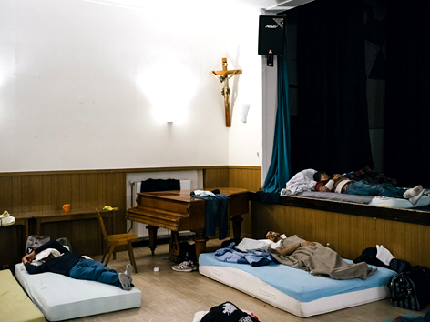 Flüchtlinge schlafen im Pfarrsaal der Pfarre Breitenfeld, 8. Bezirk (Wien)