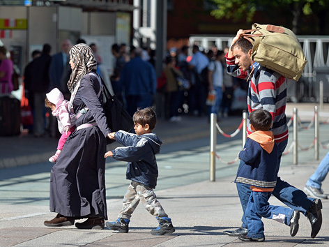 Flüchtlingsfamilie kommt aus dem Salzburger Hauptbahnhof