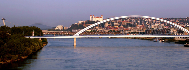 Donau und Brücke in Bratislava