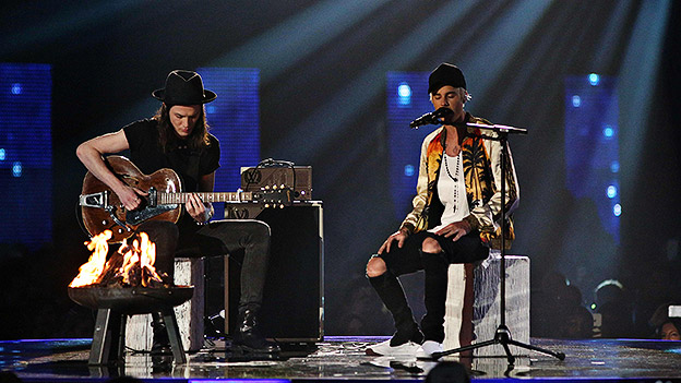 James Bay und Justin Bieber bei den Brit Awards