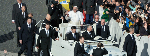 Papst Franziskus Antrittsgottesdienst 2013 Papamobil
