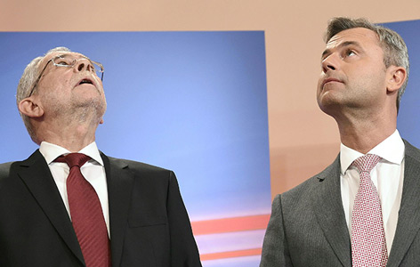 Alexander Van der Bellen und Norbert Hofer bei einem TV-Einstieg in der Hofburg im Rahmen der Bundespräsidentenwahl am Sonntag, 24. April 2016