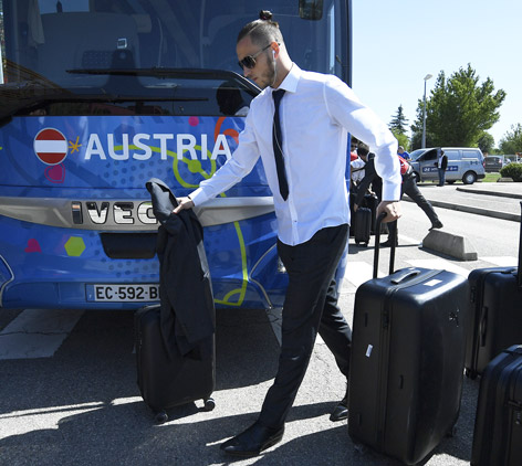 Marko Arnautovic vor dem Abflug des ÖFB- Teams nach Wien am Donnerstag, 23. Juni 2016, am Flughafen von Avignon
