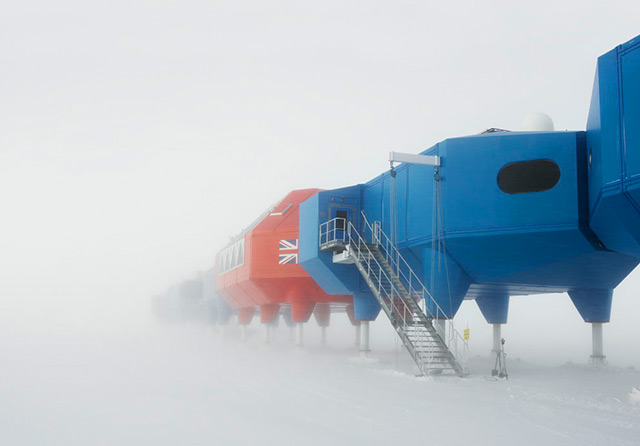 Polarstation Halley VI im Schnee - bei schlechter Sicht