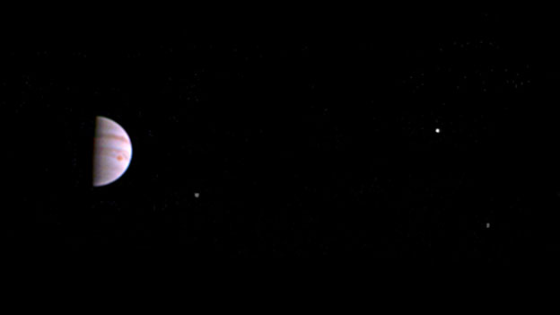 Jupiter und drei seiner Monde