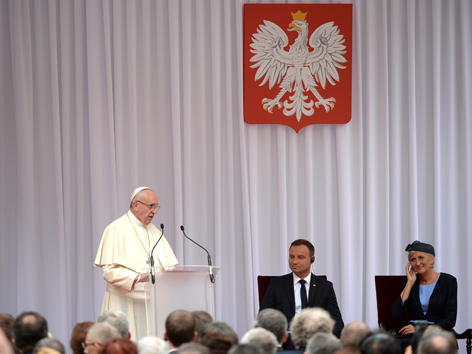 Papst Franziskus spricht vor der polnischen Regierungsspitze im Wawel-Schloss in Krakau