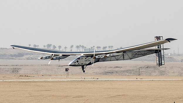 Solar Impulse 2 nach der Landung