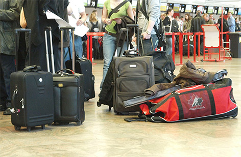 Verschiedene Koffer am Flughafen