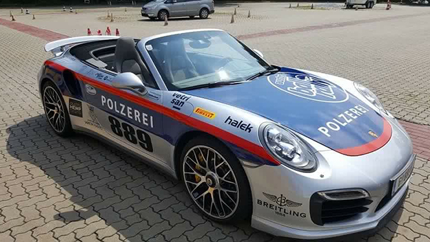Porsche mit Polizei-Branding