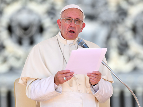 Papst Franziskus trauert bei der Generalaudienz um Erdbebenopfer