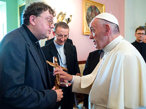Papst Franziskus im Gespräch mit Jesuiten in Krakau (30. Juli 2016)
