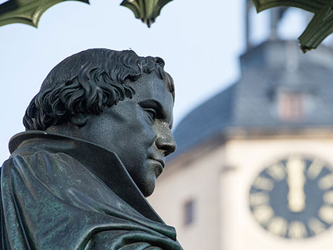 Profilansicht einer Martin-Luther-Statue