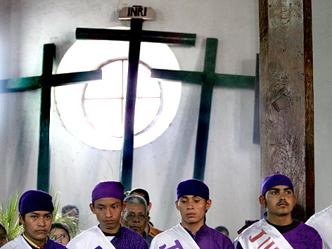 Palmsonntagsfeier in einer katholischen Kirche in El Salvador