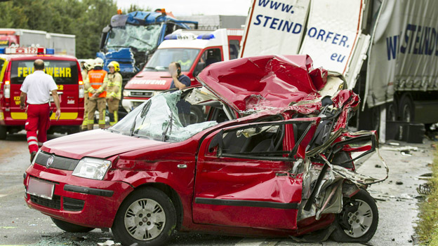Bei einem schweren Verkehrsunfall auf der Südautobahn (A2) in Feldkirchen bei Graz ist am Montag, 19. September 2016, ein Mensch getötet worden.