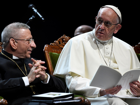Papst und Bischof Munib Younan