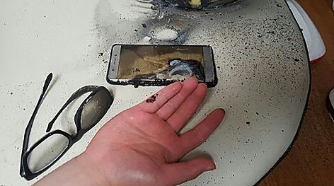 eine verletzte Hand und ein explodiertes Samsung Galaxy Note7 Handy