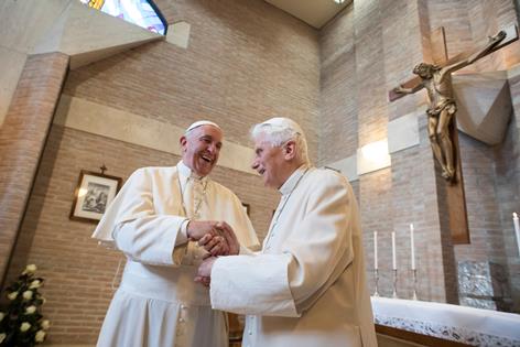 Papst Franziskus mit Papst Benedict