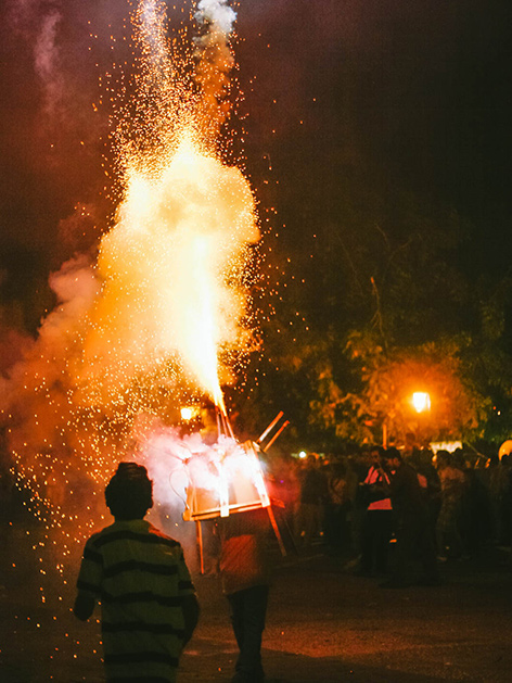 Zur Griteria in Nicaragua wird mit Feuerwerk auch auf den Straßen gefeiert