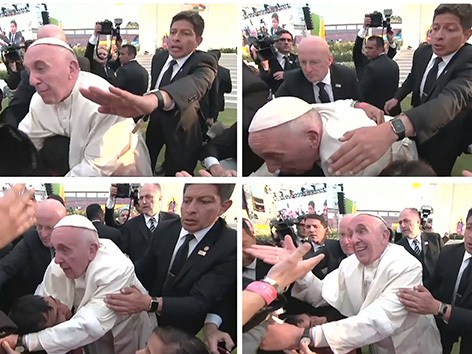 Papst wir gezogen und fällt auf einen Buben im Rollstuhl