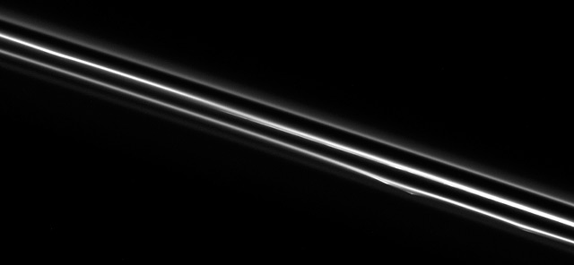 Detailaufnahme des F-Rings am Saturn