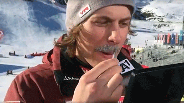 ÖSV-Ski Star Manuel Fellner färbt seinen Bart Silber nach seiner Silbermedaille