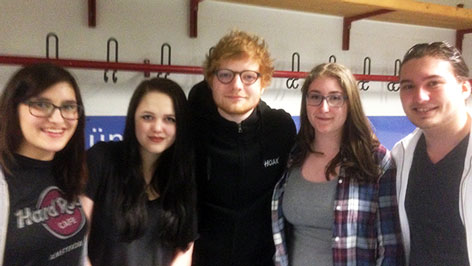 Ed Sheeran mit Fans