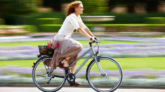 Frau am Fahrrad