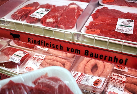 verpacktes Fleisch im Supermarkt