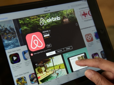 Airbnb-Website am Tablet