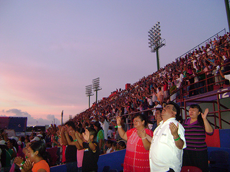Massenmesse beim Jugendkongress 2010 in Mexiko