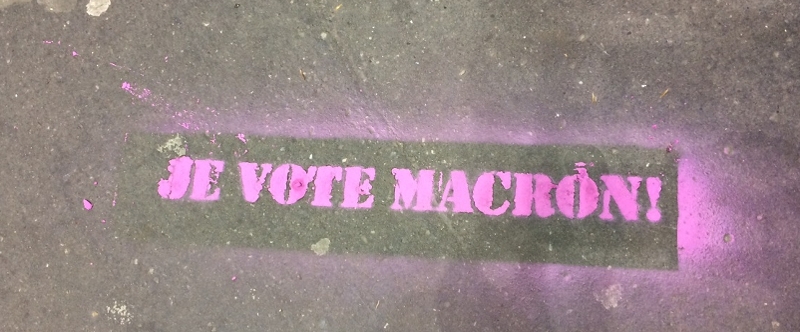 spray-message "Je vote Macron"