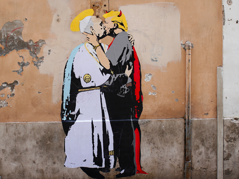 Graffiti: Papst küsst Trump