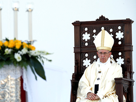 Papst Franziskus bei einer Messe in Genua