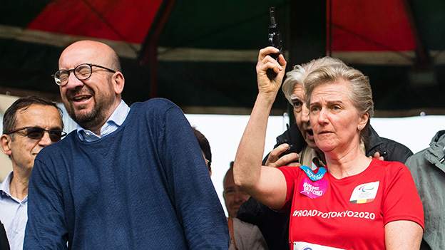 Belgiens Premier Michel neben Prinzessin Astrid beim Startschuss
