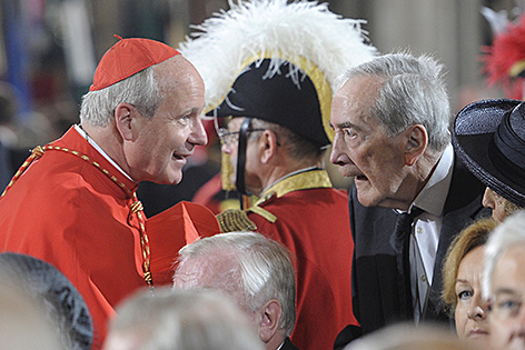 Erzbischof Kardinal Christoph Schönborn und Ex-Außenminister und Ex-ÖVP-Obmann Alois Mock bei den Begräbnisfeierlichkeiten für Otto Habsburg im Juli 2011 im Stephansdom