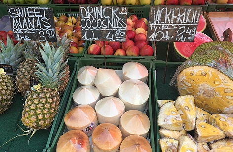 Kokosnüsse auf einem Markt