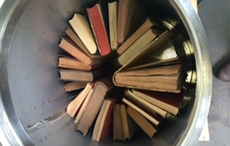 Im Inneren der "Bücherwaschmaschine"