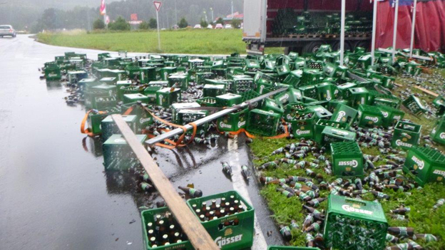 Lkw verlor in Obersteiermark beim Wenden 1.200 Kisten Bier