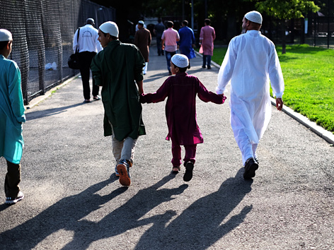 Muslime gehen zu einem Id al-Fitr-Gebet im New Yorker Prospect Park