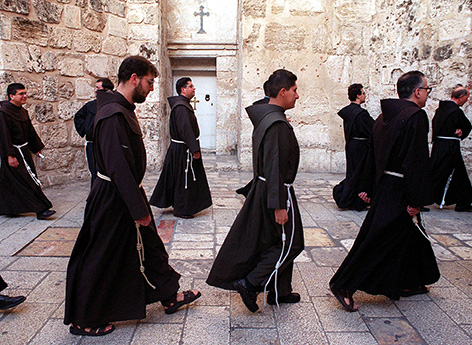 Jerusalem, Franziskaner zu Ostern bei der Prozession in die Grabeskirche Jesu