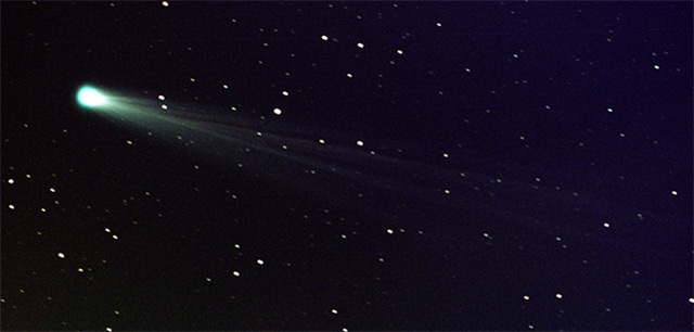 Komet am Sternenhimmel