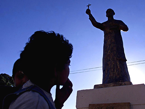 Statue von Oscar Romero in San Salvador