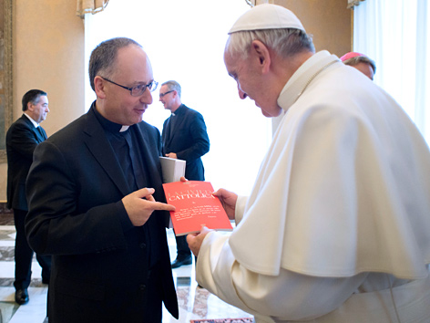 Der Jesuit und Journalist Antonio Spadaro mit Papst Franziskus