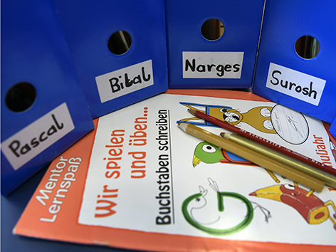 Schulmappen mit bubennamen unterschiedlicher Nationalitäten: Pascal, Bilal Narges Surosh, Anton