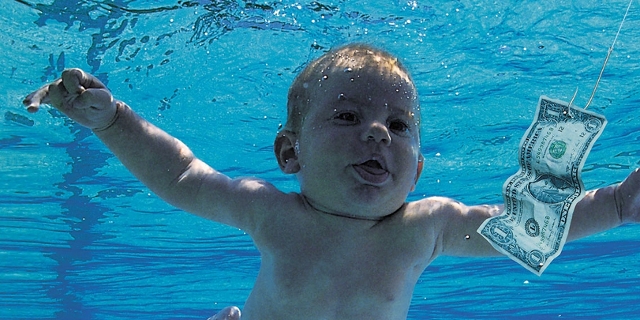 Cover von "Nevermind", Baby schwimmt unter Wasser, vor ihm ein Dollarschein auf einem Angelhaken