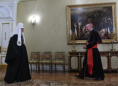 Russisch-orthodoxe Patriarch Kyrill I. und der vatikanische Staatssekretär treffen sich in Moskau